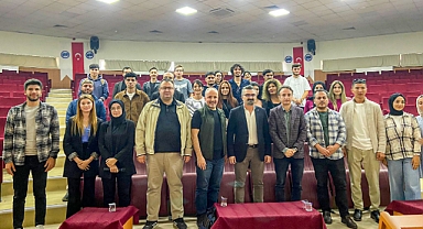 KMÜ'DE 'CUMHURİYETİMİZİN 100. YILI' KONULU KONFERANS