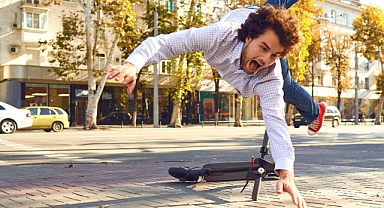 SCOOTER KAZALARIVE ÇENE KIRIKLARI