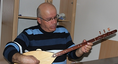 30 YILDIR HEM ÇALIYOR HEMDE ÖĞRETİYOR