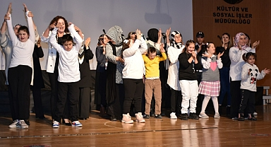 Engelleri Aşan Özel Öğrencilerden Muhteşem Sahne Performansı