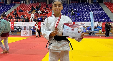 ELMAS GÖKTAŞ'TAN BRONZ MADALYA
