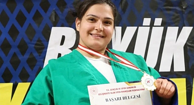 EBRU ATABAY’DAN ALTIN MADALYA
