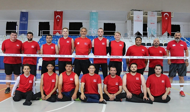 OTURARAK VOLEYBOL ERKEK A MİLLİ TAKIMI KARAMAN’DA ÇALIŞMALARA DEVAM EDİYOR