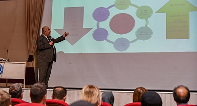KMÜ’DE YEŞİL KİMYA KONFERANS İLE ÇEVRECİ YAKLAŞIMLAR KONUŞULDU