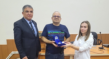 MATEMATİK TOPLULUĞU’NDAN ETKİLEYİCİ SÖYLEŞİ: KARA DELİKLERDEN EVRENİN BAŞLANGICINA