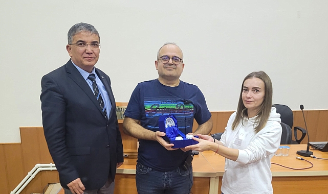 MATEMATİK TOPLULUĞU’NDAN ETKİLEYİCİ SÖYLEŞİ: KARA DELİKLERDEN EVRENİN BAŞLANGICINA