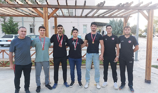 KARAMANOĞLU MEHMETBEY YURDUNDA BOCCE TURNUVASI DÜZENLENDİ