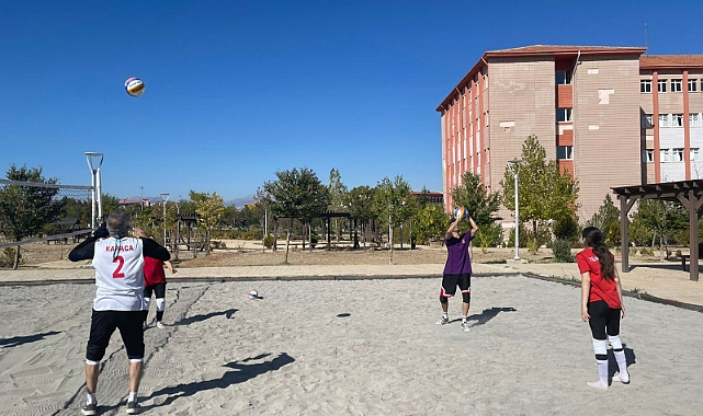 BEACH PARAVOLLEY MİLLİ TAKIMI KARAMAN’DA DÜNYA OYUNLARINA HAZIRLANIYOR