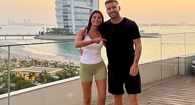 ECE VAHAPOĞLUNDAN İNGİLİZ FUTBOLCUYA YOGA