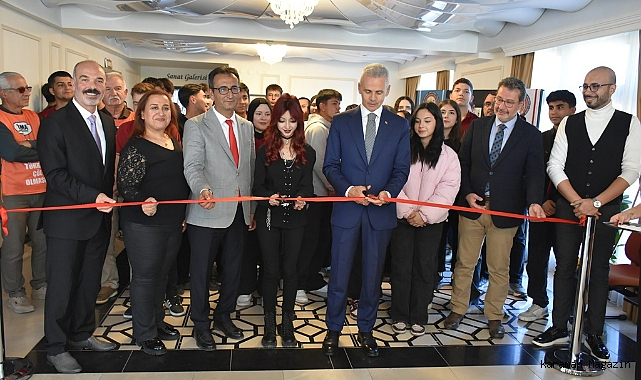 Genç Yetenekler Cumhuriyet Coşkusunu Tuvale Taşıdı