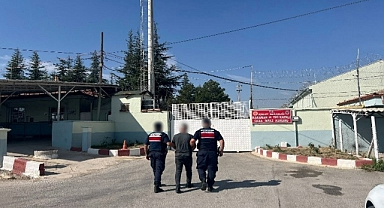 Jandarma Dedektifleri (JASAT) ekiplerinin titiz çalışmaları sonucunda, farklı suçlardan aranan 58 kişi yakalandı.