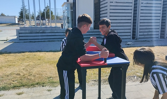 KARAMAN’DA AİLE YILI ETKİNLİKLERİ KAPSAMINDA BİLEK GÜREŞİ TURNUVASI