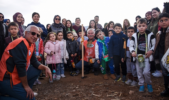 KMÜ’DE ÖĞRENCİLER VE MİNİKLER BİRLİKTE FİDAN DİKTİ