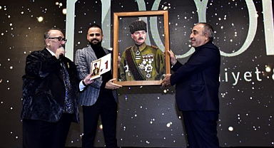 Ödül Gecesinde Atatürk Portresinin Satılmasına Ünlü İş Adamından Engel