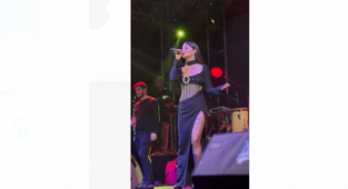 Simge 2022'yi bu akşam 2 ayrı konserle giriyor.